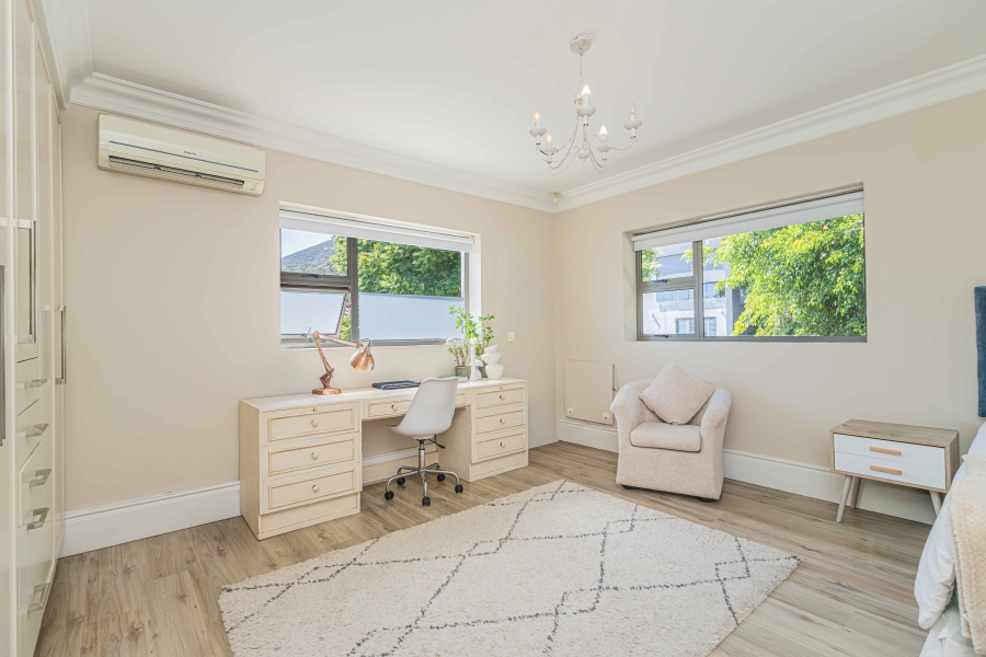 4 Bedroom Property for Sale in Fresnaye Western Cape